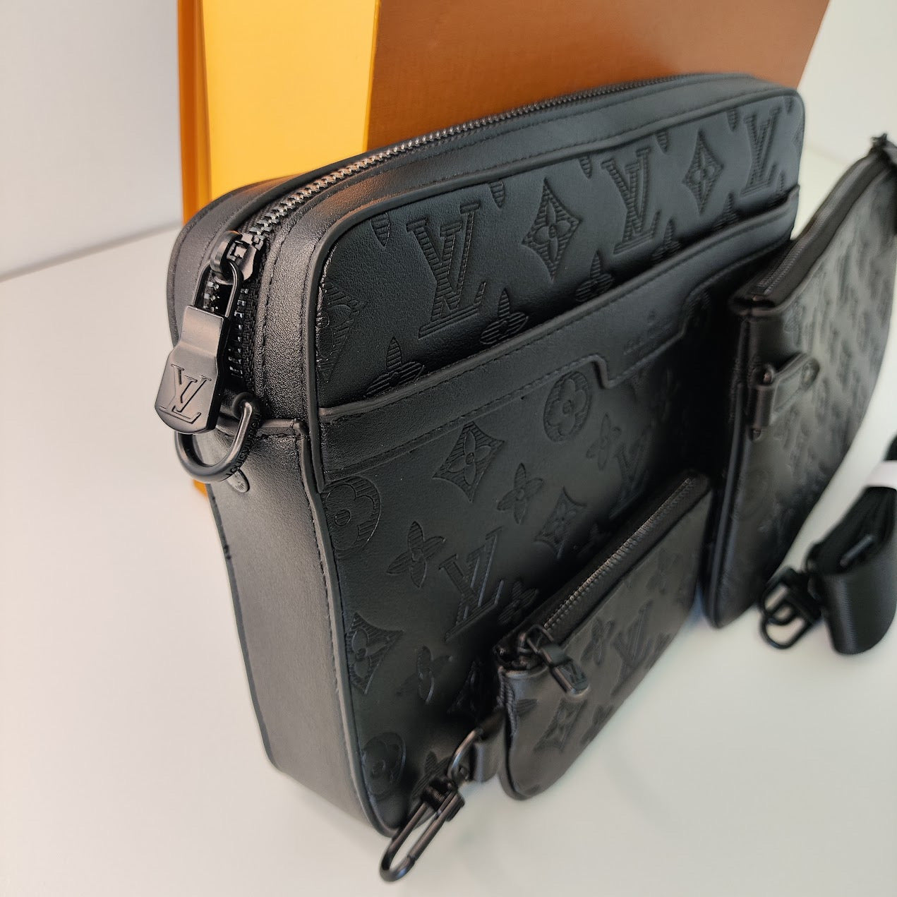 Чанта LOUIS VUITTON